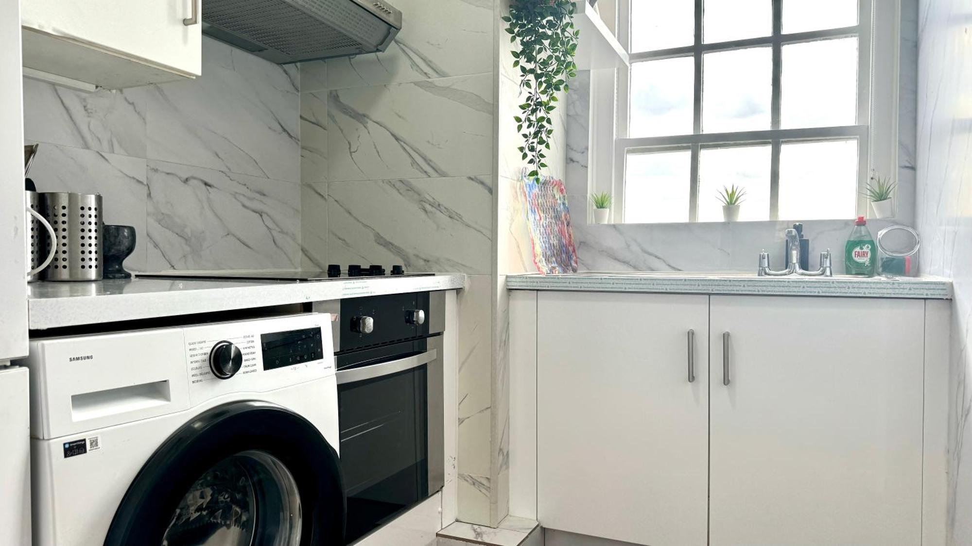 Apartment 3 Bedroom Edgware Road By Ali