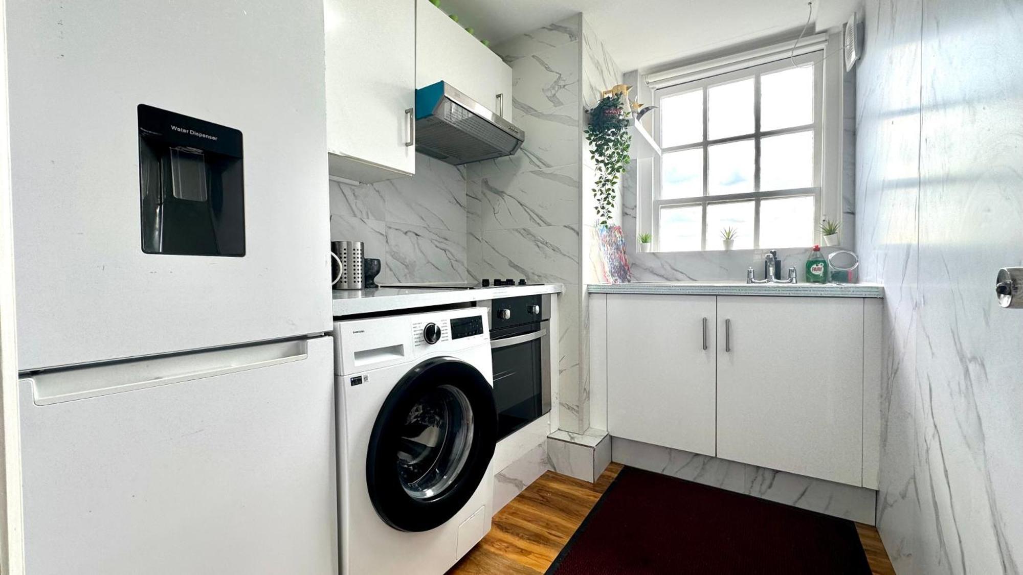 3 Bedroom Edgware Road By Ali Apartment London