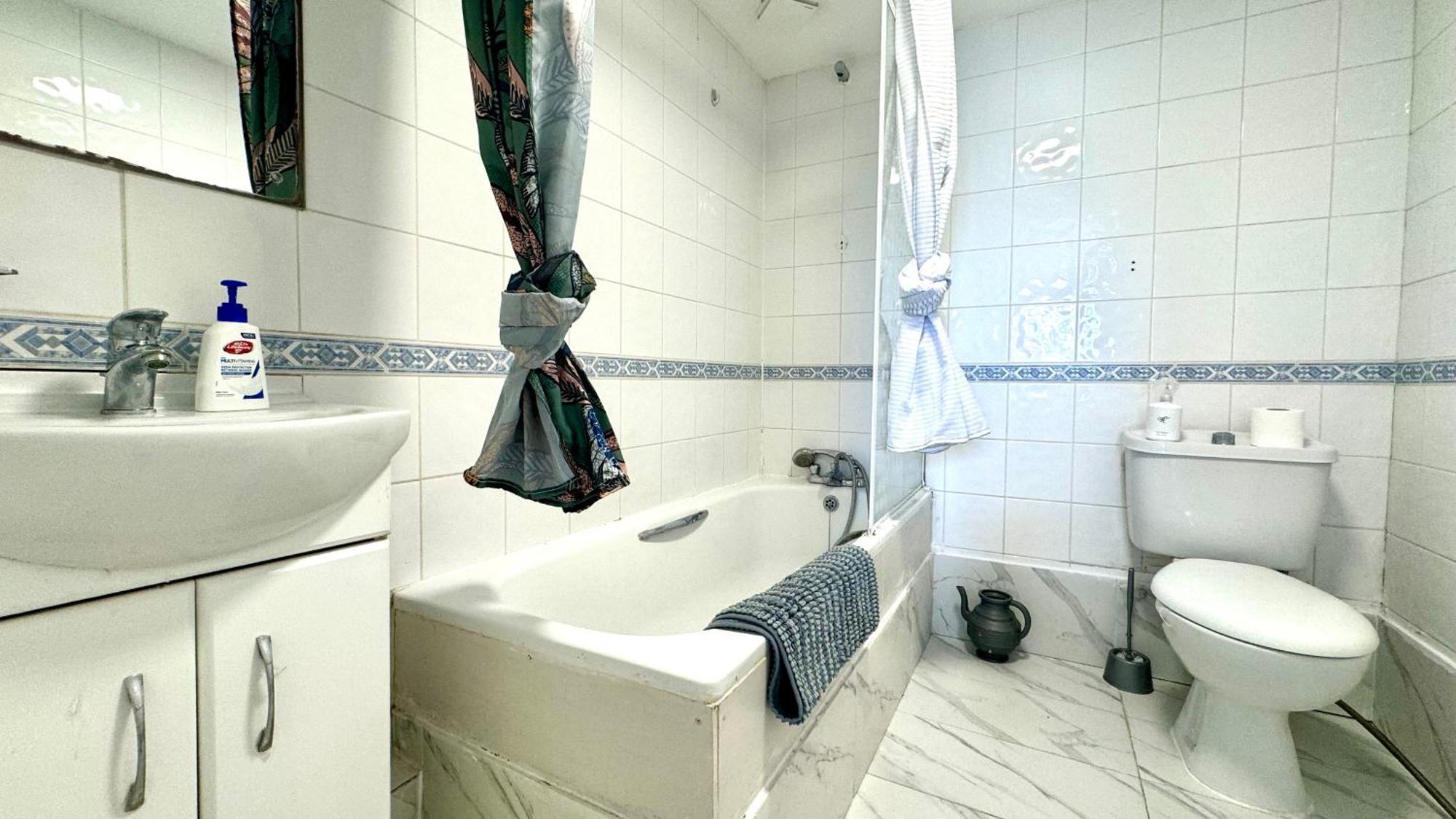 3 Bedroom Edgware Road By Ali Apartment