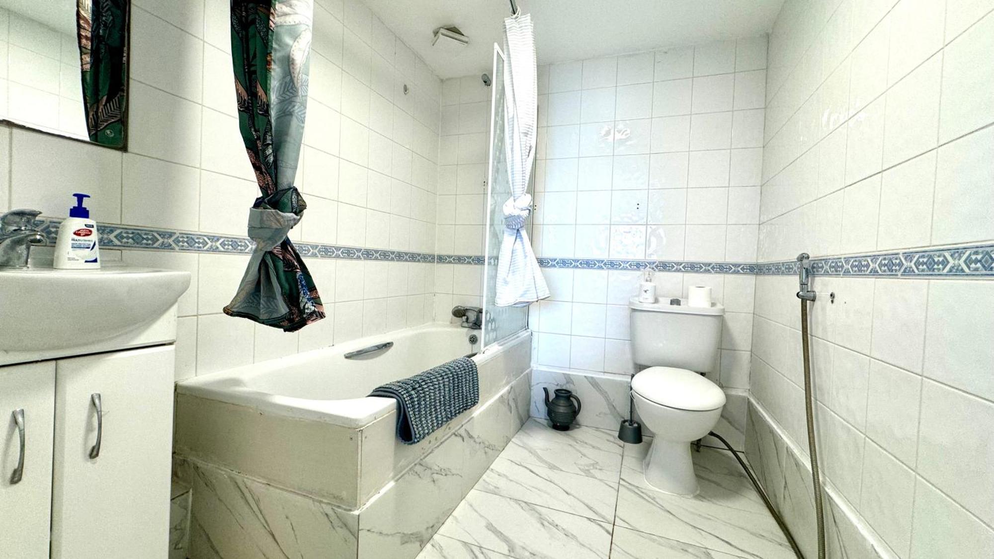 3 Bedroom Edgware Road By Ali Apartment *